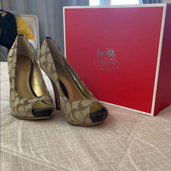 Coach Women's Tan Patterned Peep Toe Heels - Picture 2 of 9